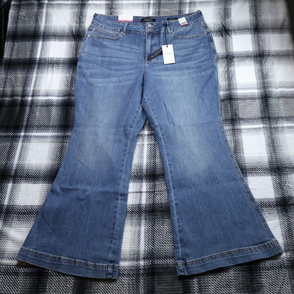 Judy Blue The Flare Affair Tummy Control Jeans 20W Petite JB881018 Medium Wash